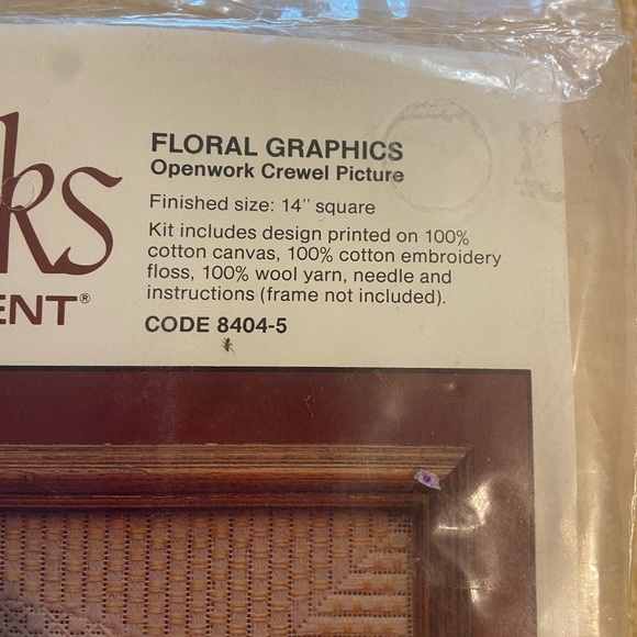 * FLORAL GRAPHICS * 14" SQUARE Openwork Crewel Embroidery Kit * Vintage * NEW * - Picture 3 of 3
